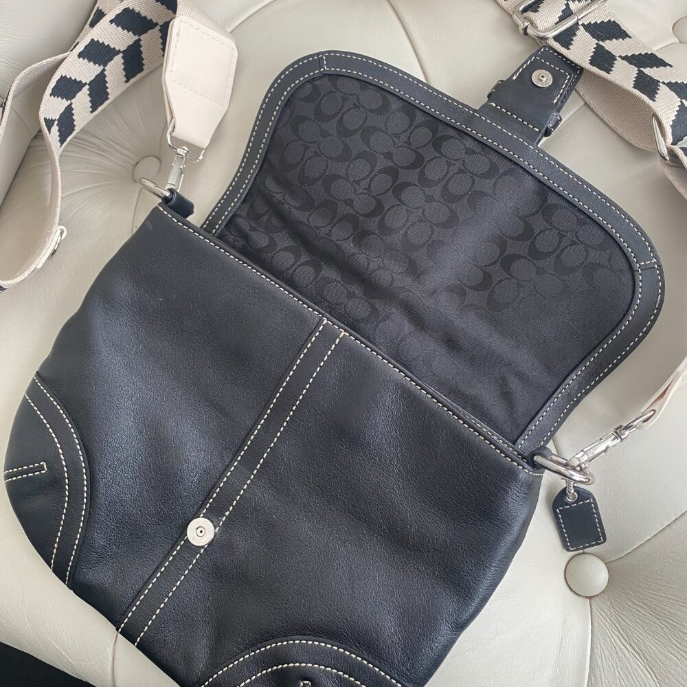 SOLD!!! Vintage Coach Soho Flap Bag 7843 | Black Glove-Tanned Leather | Y2K - Picture 4 of 9